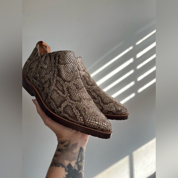 Gentle Souls Snakeskin Embossed Leather Bootie Size 6 New - Picture 3 of 11